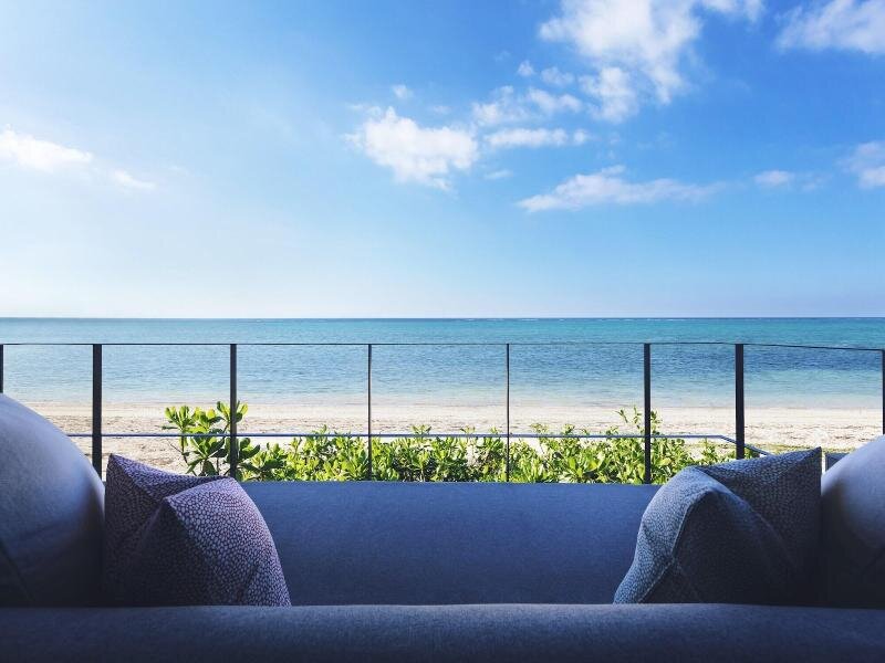 Suite con balcón y frente al océano HOSHINOYA Okinawa