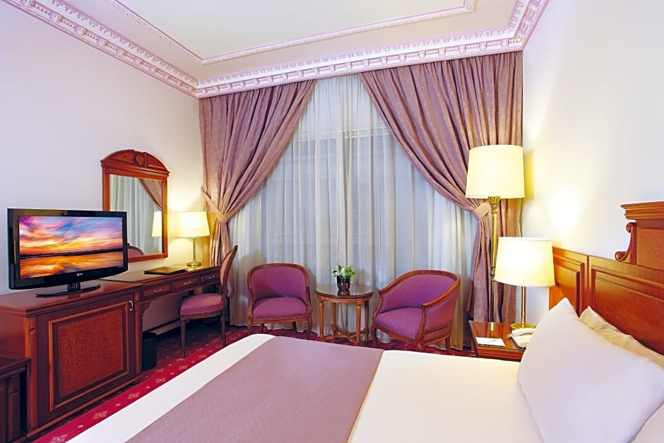 Двухместный номер Deluxe Golden Tulip Serenada Hamra Hotel