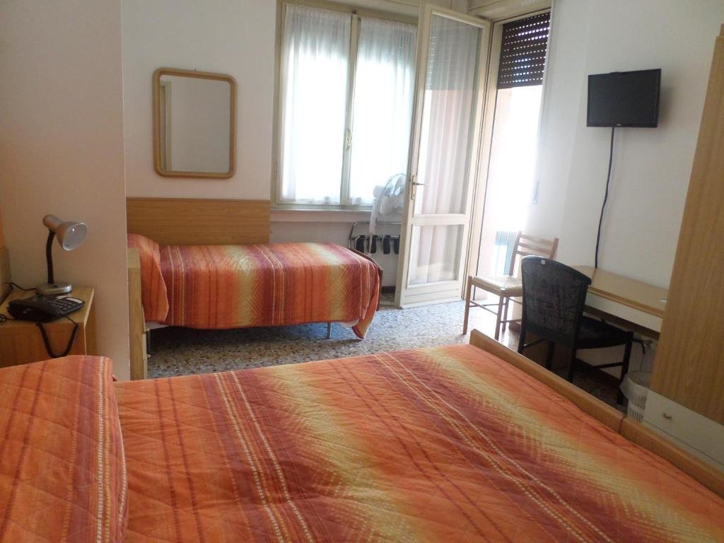 Standard Dreier Zimmer mit Balkon Hotel Garnì Capinera
