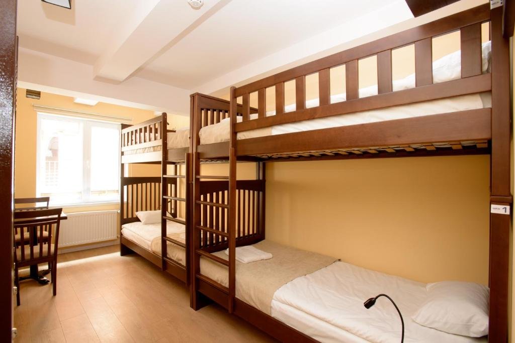 Кровать в общем номере (женский номер) Gar'is Hostel Lviv