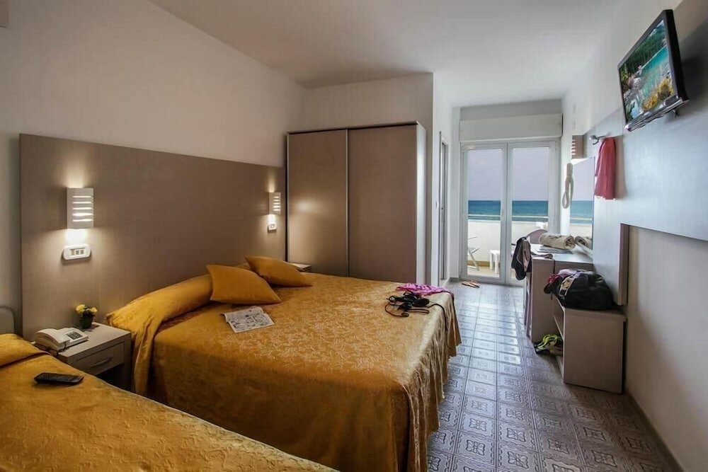 Confort quadruple chambre avec balcon et Vue mer Hotel Patrizia