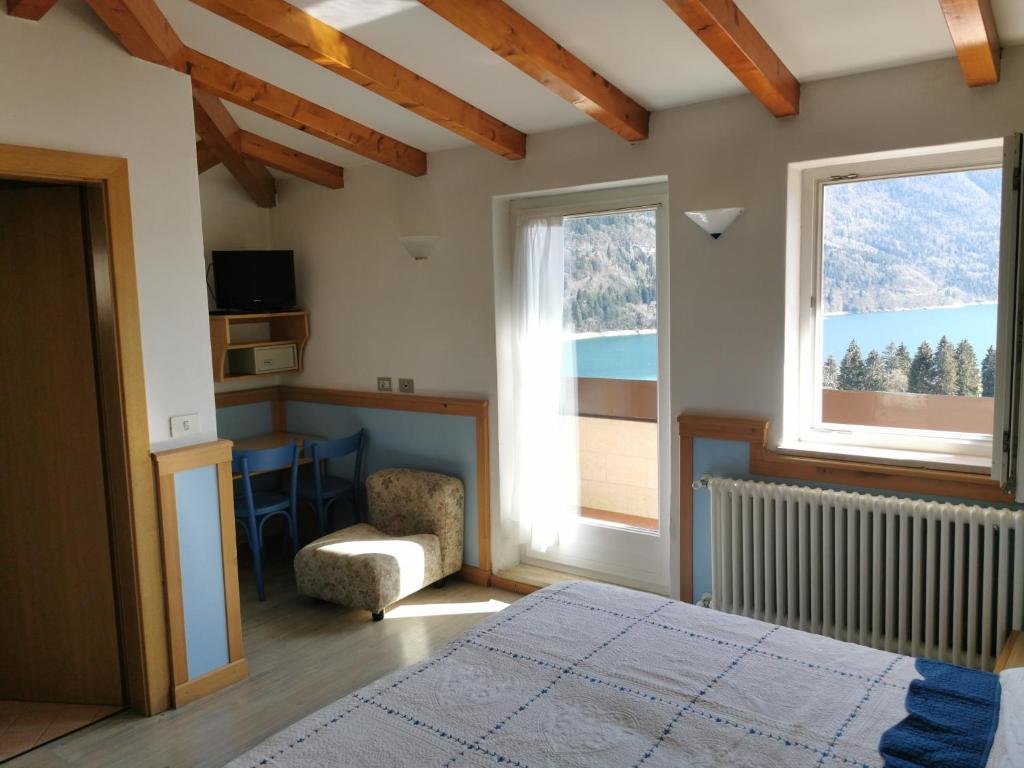 Camera doppia Standard con balcone e con vista sul lago Hotel Miramonti