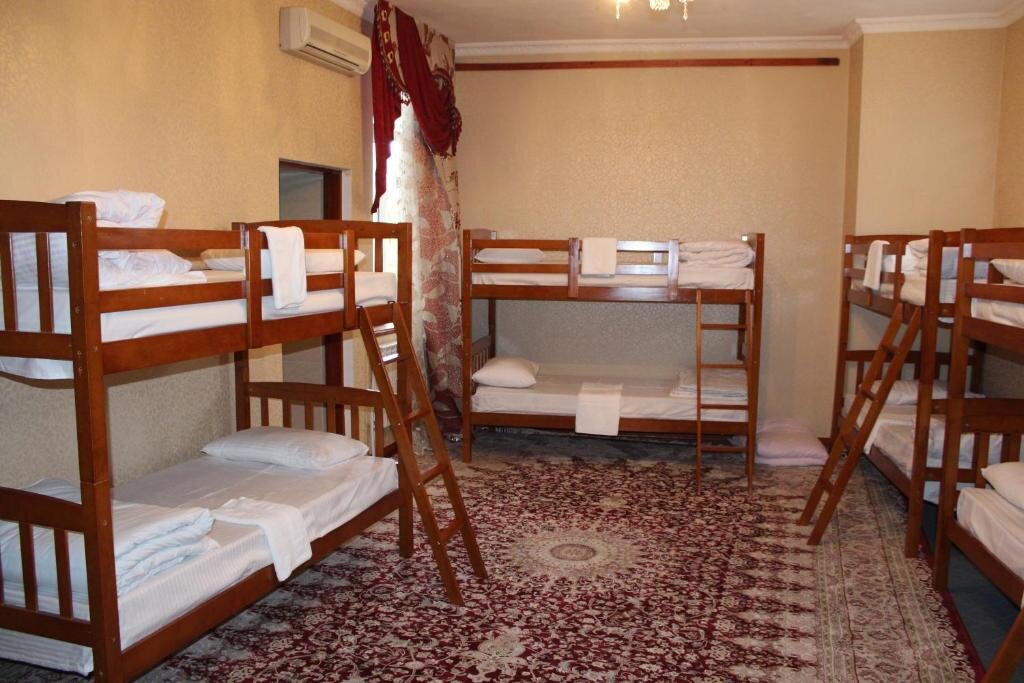Кровать в общем номере Green House Hostel
