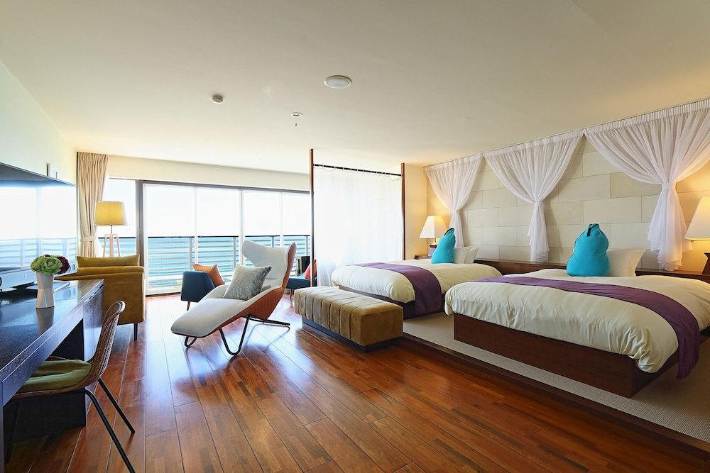 Двухместный номер Deluxe с балконом и с видом на океан Sayan Terrace Hotel & Resort