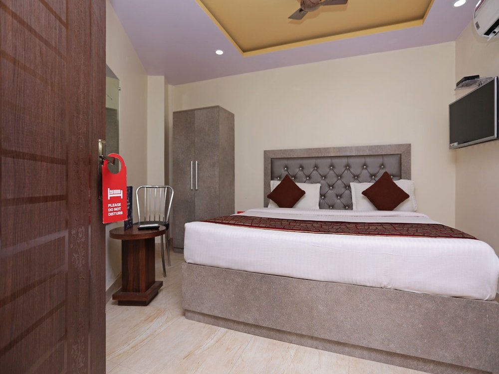 Standard Zimmer OYO Rama Krishna Hotel Near Delhi Airport