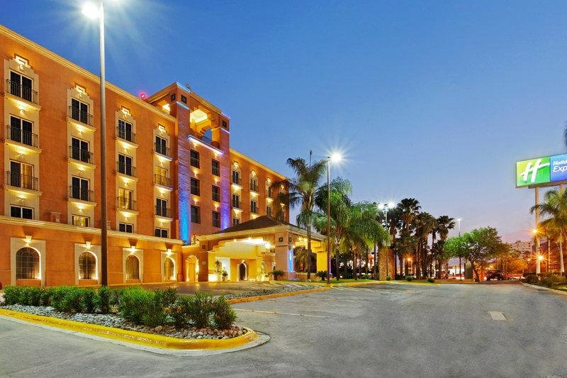 Полулюкс Holiday Inn Express Monterrey Galerias-San Jeronimo, an IHG Hotel