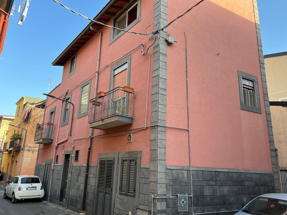 Hütte Apartment With Terrace Close to Catania, Sicily