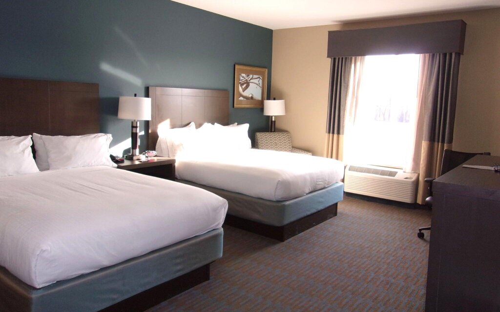 Четырёхместный люкс Holiday Inn Express Hotel & Suites Goldsboro - Base Area, an IHG Hotel