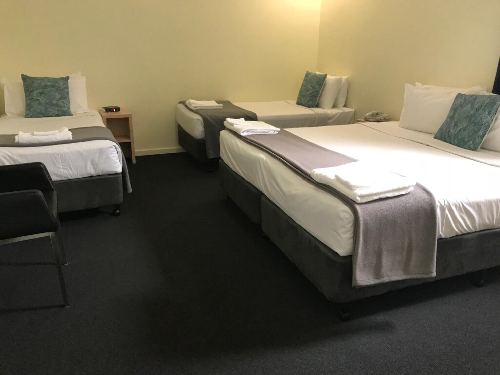 Standard Quadruple room Miami Hotel Melbourne