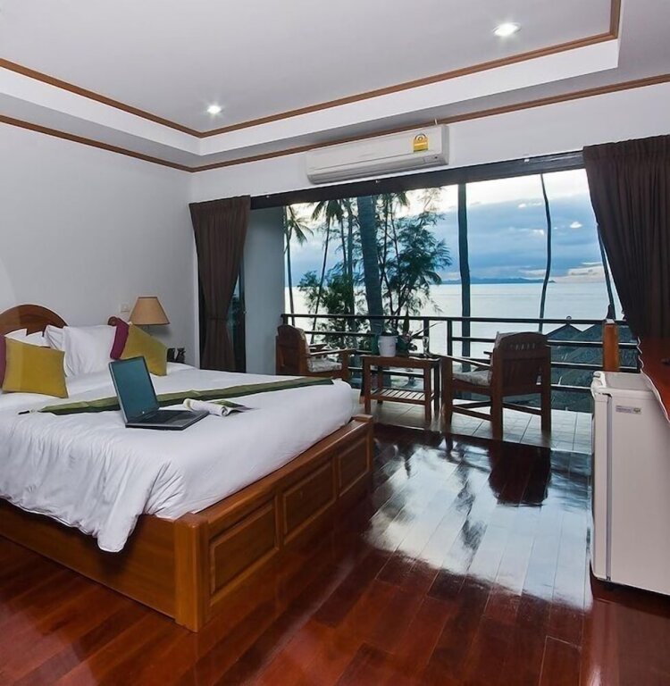 Номер Superior с балконом и с видом на море Lipa Bay Resort