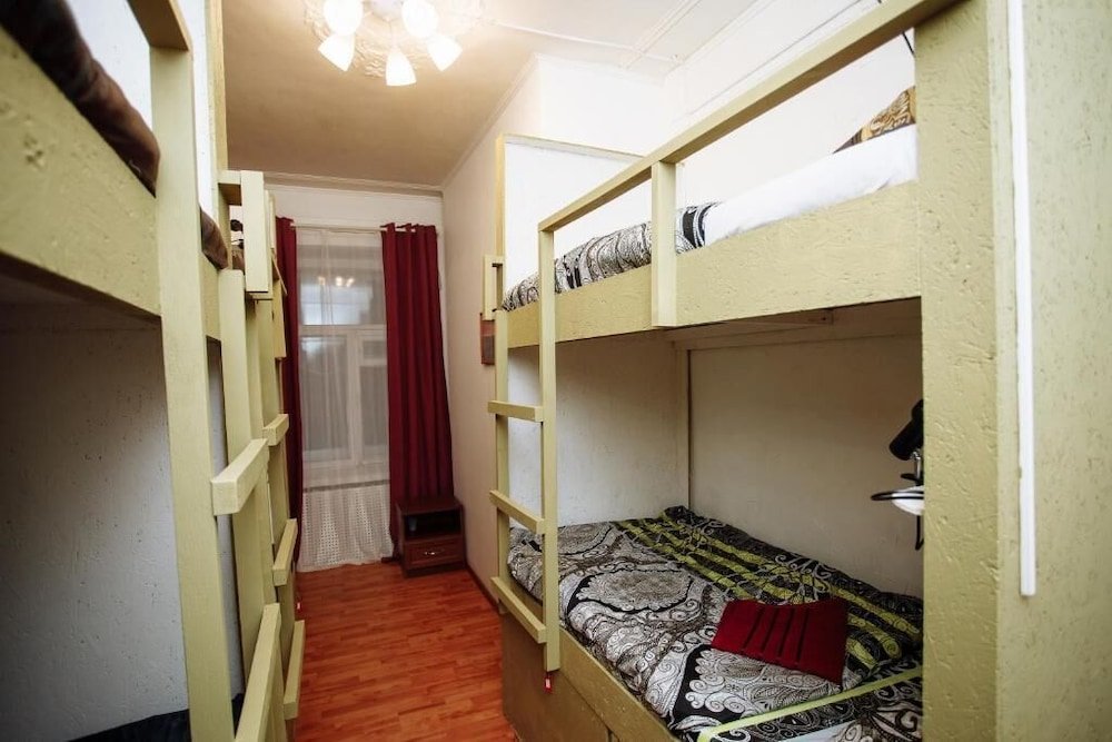 Кровать в общем номере (мужской номер) BigGal Rooms