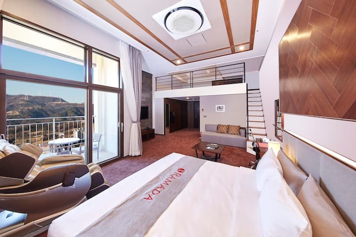 Двухместный люкс Ramada Hotel & Suites by Wyndham Gangwon Pyeongchang