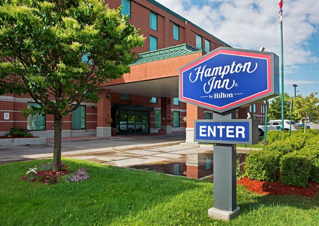 Двухместный номер Standard Hampton Inn by Hilton Ottawa Airport