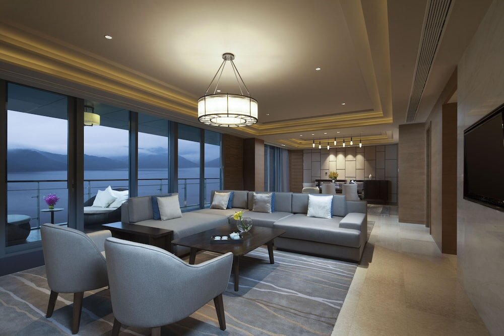 Suite doble club Premier 1 dormitorio con vista al lago Crowne Plaza Hangzhou Thousand Island Lake, an IHG Hotel