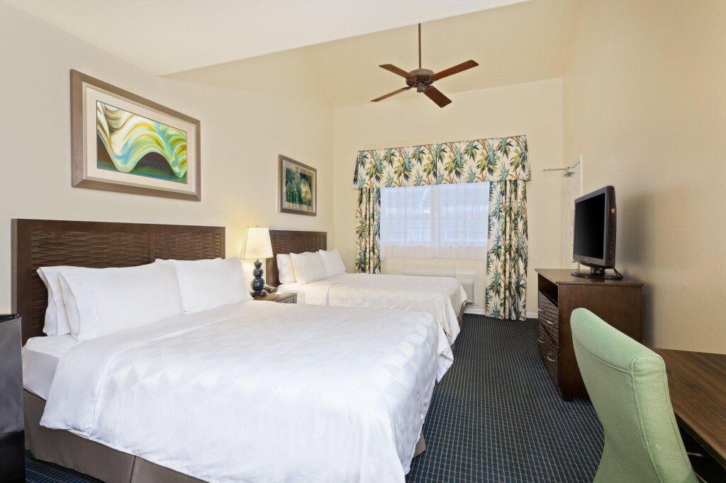 Habitación cuádruple Estándar con vista al patio Holiday Inn Hotel & Suites Clearwater Beach S-Harbourside, an IHG Hotel