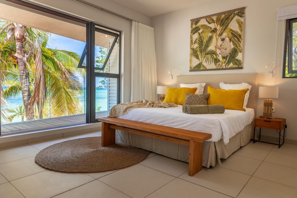 3 Bedrooms Villa beachfront Manta Cove by Horizon Holidays