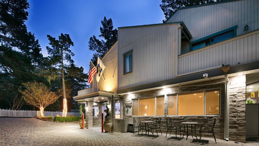 Номер Standard с балконом Best Western The Inn & Suites Pacific Grove