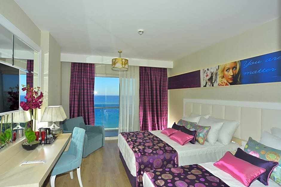 Habitación De lujo con vista parcial al mar Azura Deluxe Resort & Spa