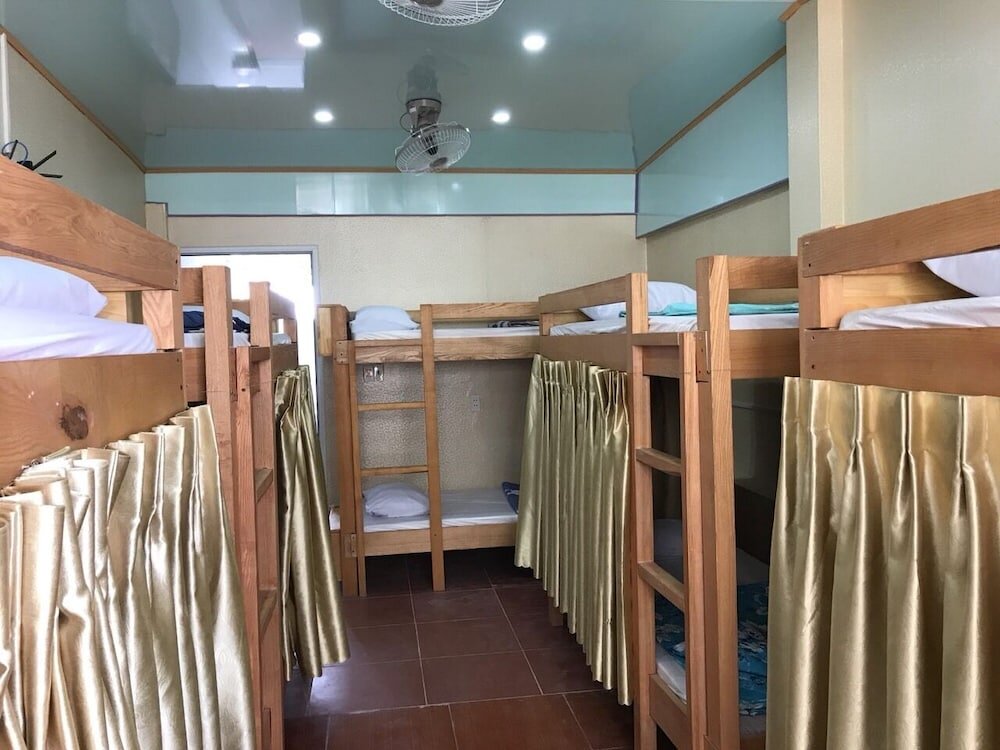 Кровать в общем номере Haiphong Backpacker Hostel