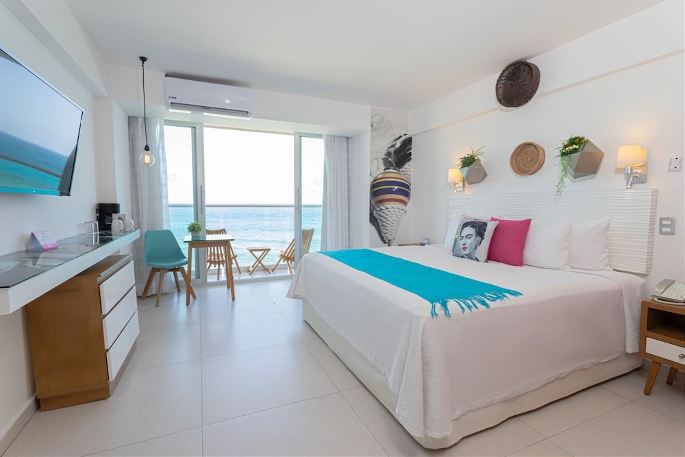 Номер Deluxe с балконом и с видом на океан Mia Reef Isla Mujeres Cancun All Inclusive Resort