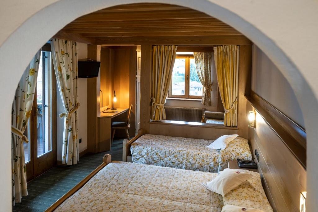 Четырёхместный номер Standard Hotel Ladinia Dolomites View
