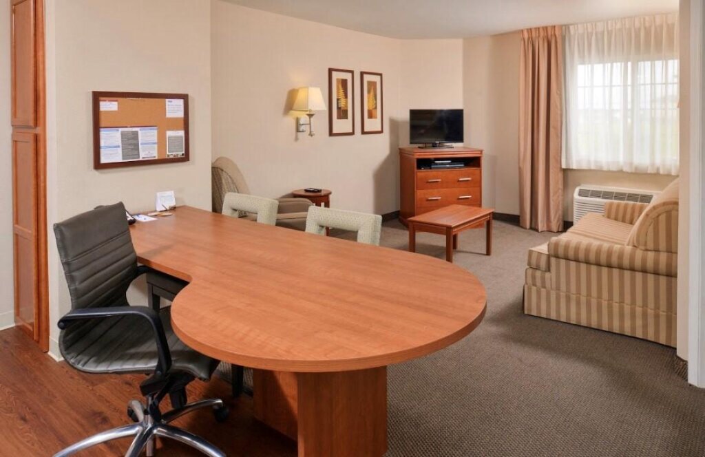 Люкс Candlewood Suites Lafayette - River Ranch, an IHG Hotel