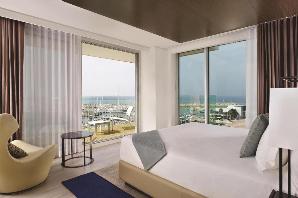 Двухместный номер Superior с балконом The Ritz-Carlton, Herzliya