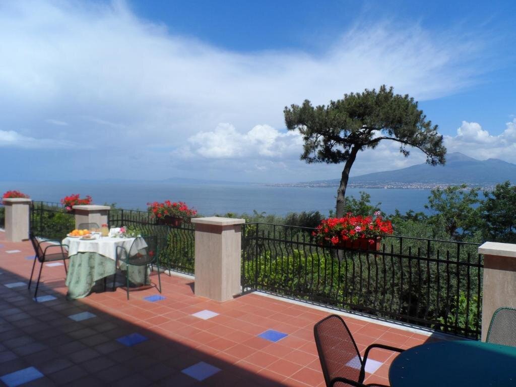 Standard Double room with sea view Ancelle Sorrento - Casa d'Accoglienza
