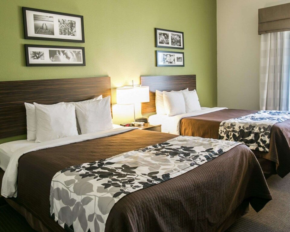 Четырёхместный номер Standard Sleep Inn & Suites