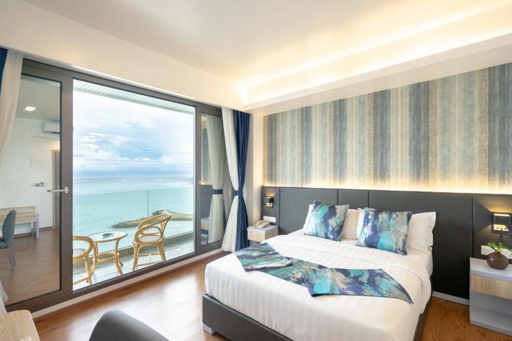 Двухместный номер Premium с балконом и с видом на море Отель Arena Beach Hotel