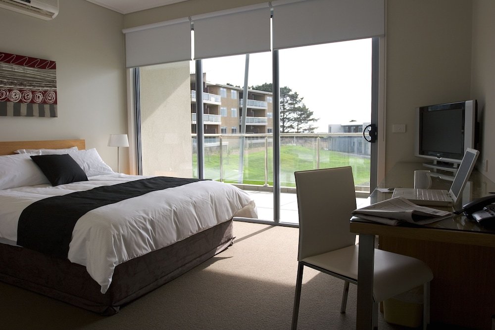 Standard room with balcony Silverwater Resort Phillip Island