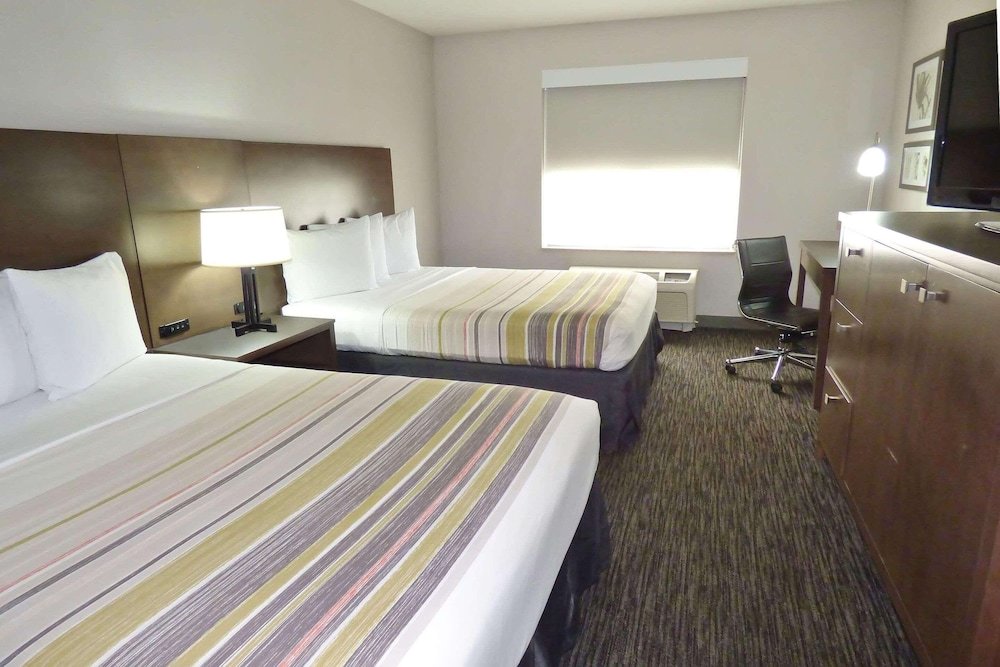 Четырёхместный номер Standard Country Inn & Suites by Radisson, Tampa-Brandon, FL