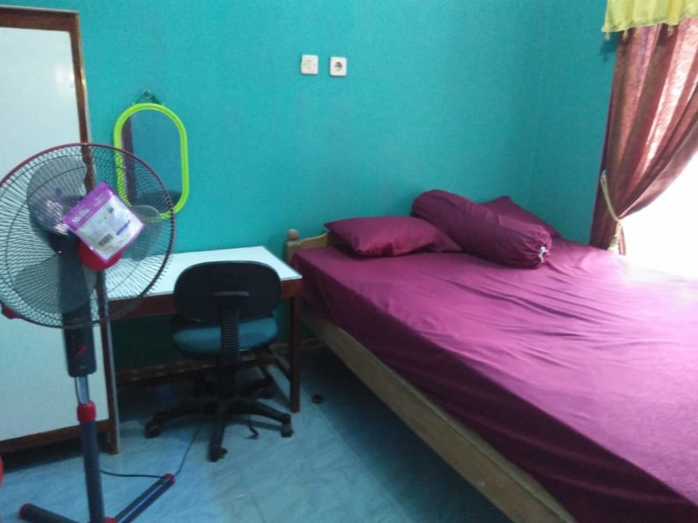 Кровать в общем номере Sutrisno Homestay - Hostel