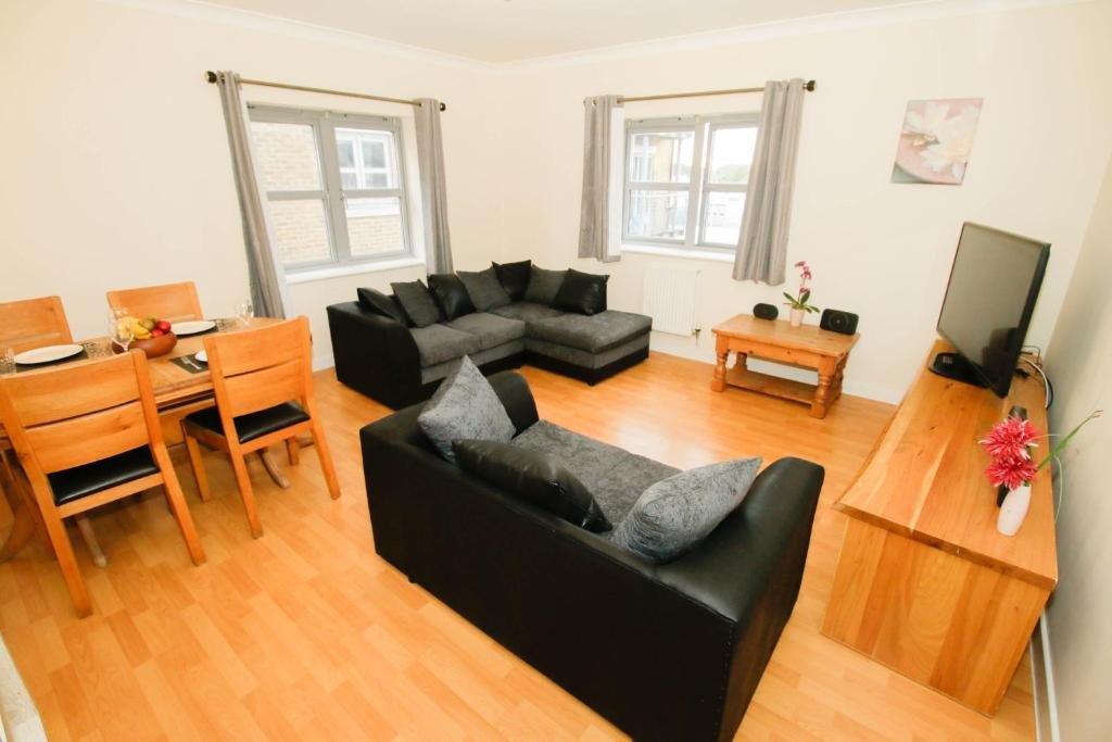 Apartment Spacious Double Bedroom Duplex Apartment Near North Station & Town Centre