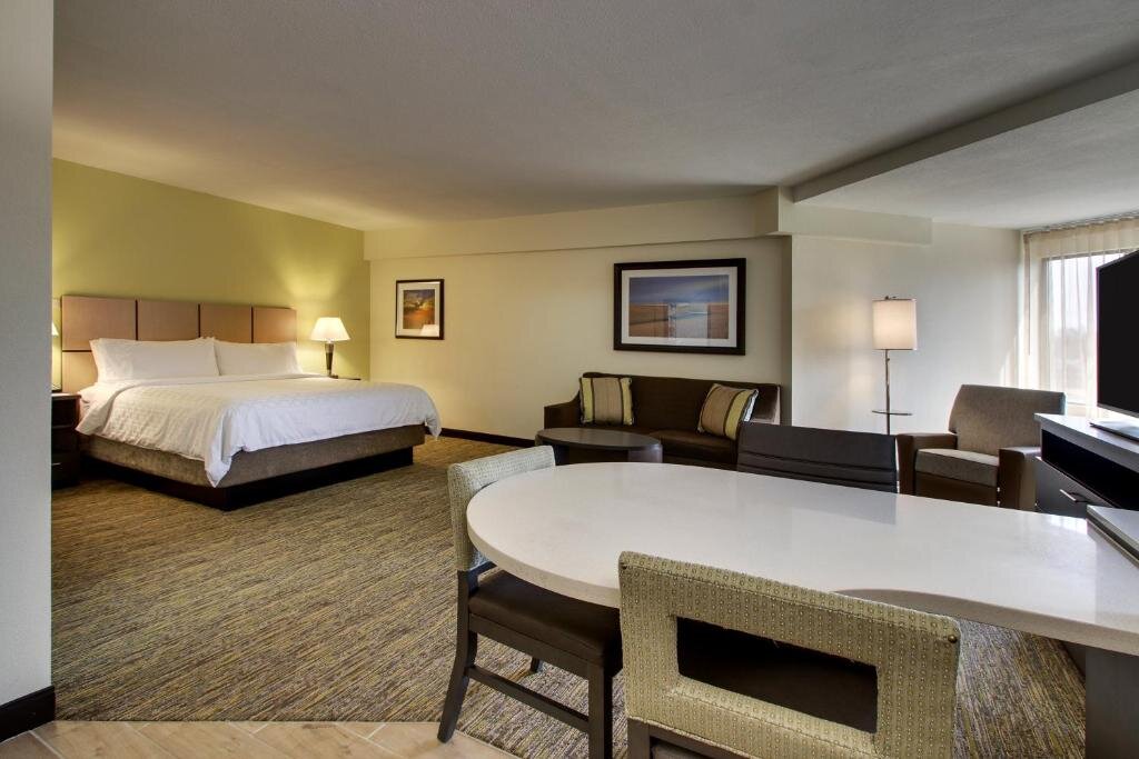 Люкс с 2 комнатами Candlewood Suites - Wichita East, an IHG Hotel