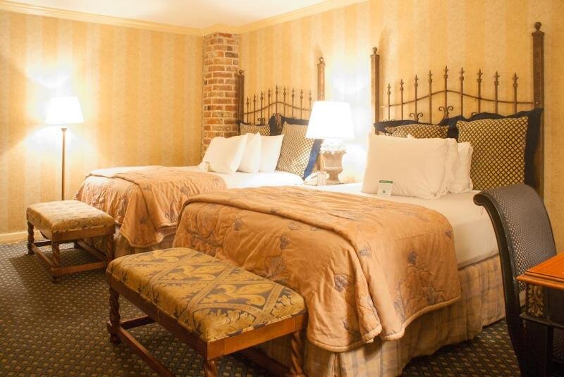 Кровать в общем номере Place D'Armes Hotel