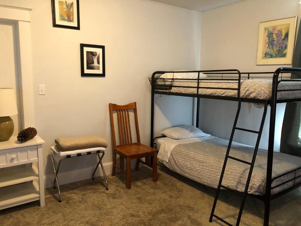 Кровать в общем номере The Salida Inn and Hostel