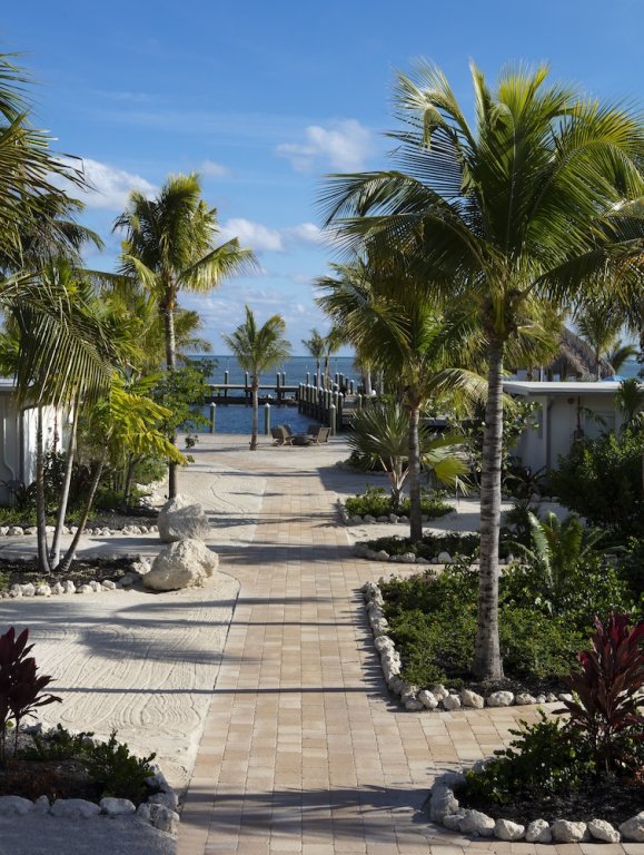 Camera quadrupla Standard con vista sul giardino Postcard Inn Beach Resort & Marina