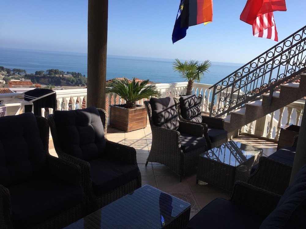 2 Bedrooms Comfort Apartment with balcony and with sea view Apartments Tati