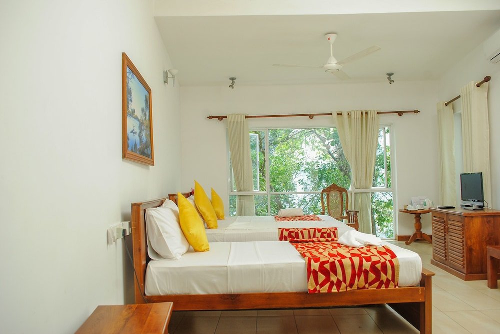 Deluxe Triple room with balcony and with lake view Hotel See Kandy