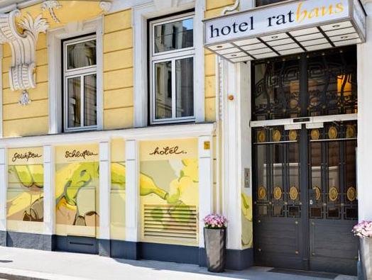 Номер Standard мансарда с видом на город Hotel Rathaus - Wein & Design