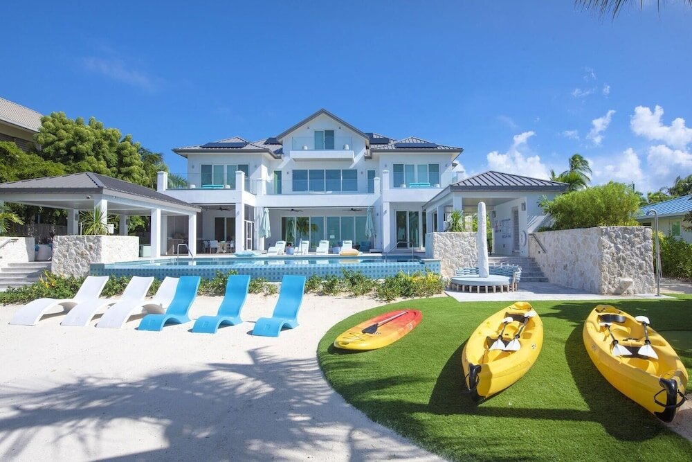 Cabaña Sunrays Villa by Grand Cayman Villas & Condos