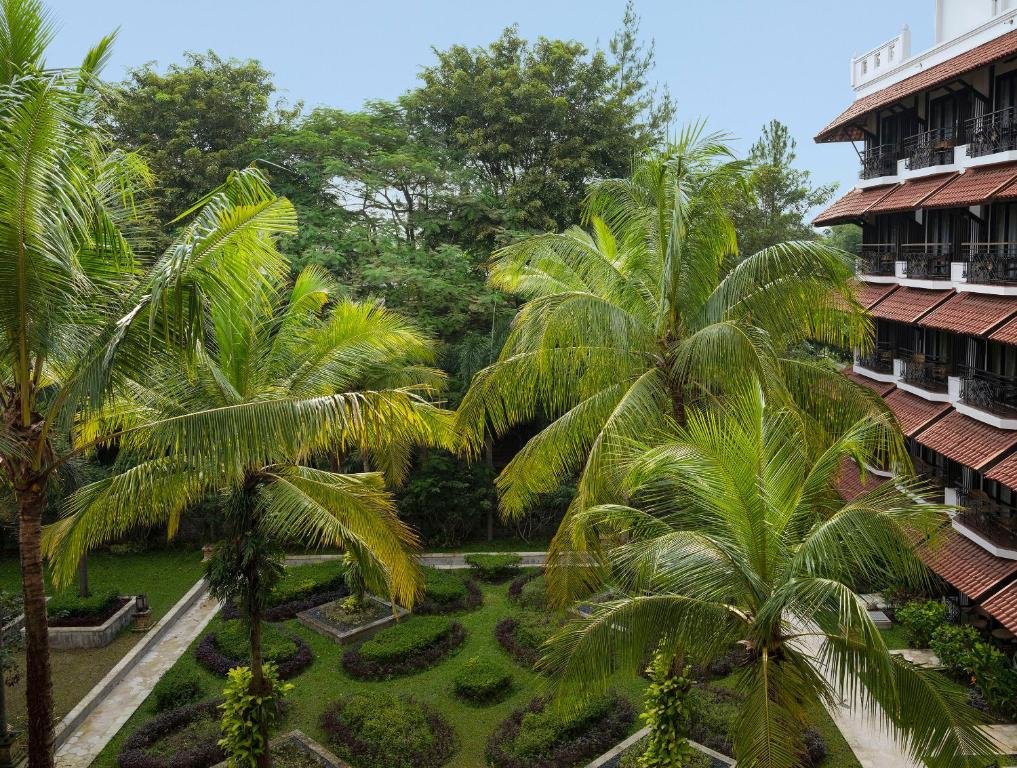 Двухместный клубный номер Deluxe с балконом Sheraton Mustika Yogyakarta Resort and Spa