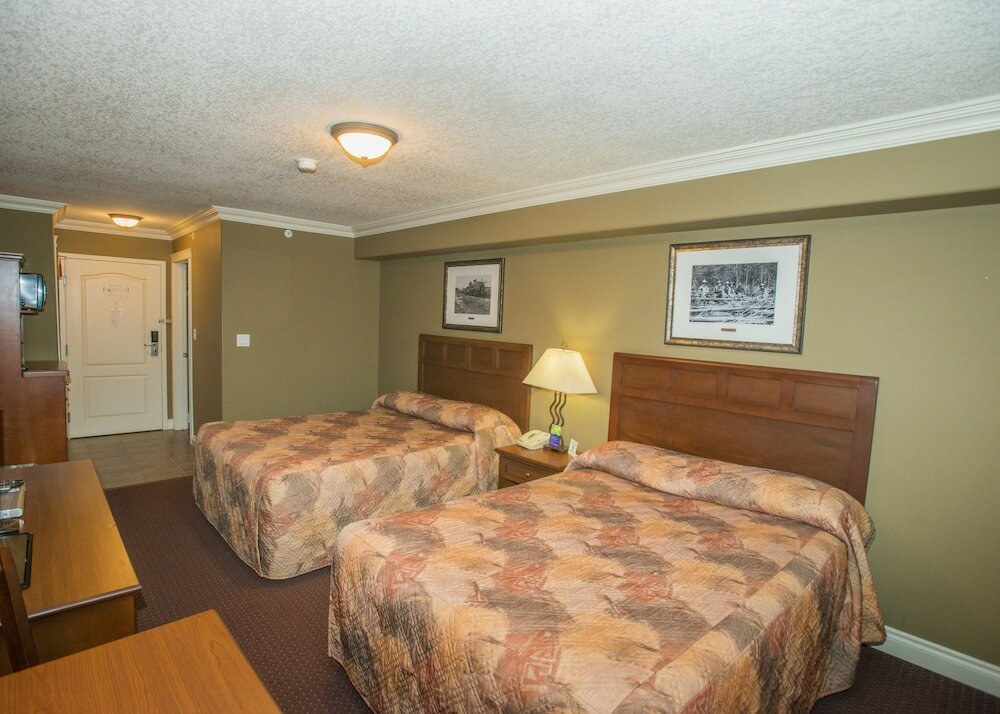 Standard Quadruple room Lakeview Inns & Suites - Edson Airport West