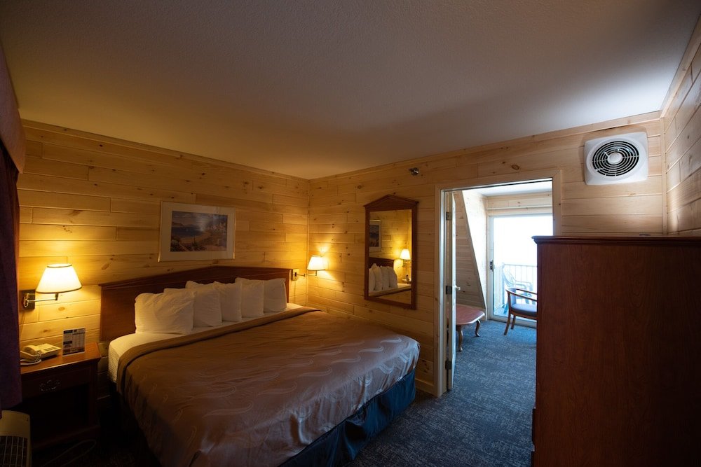 Camera doppia Deluxe con balcone e con vista sul lago Quality Inn & Suites Beachfront