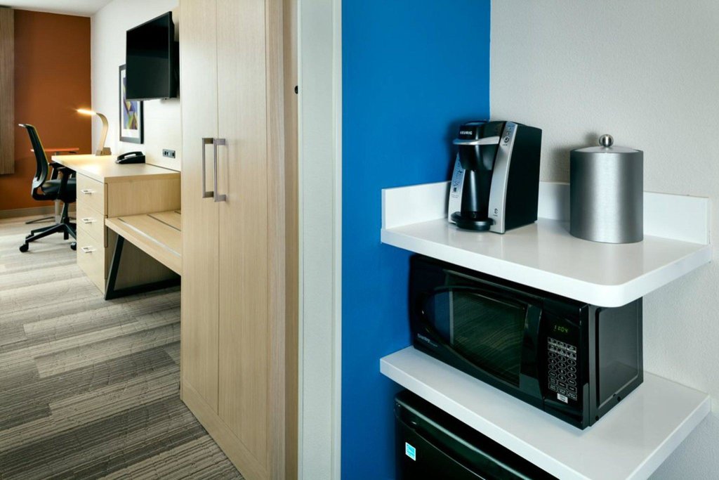 Suite Holiday Inn Express & Suites - Medford, an IHG Hotel