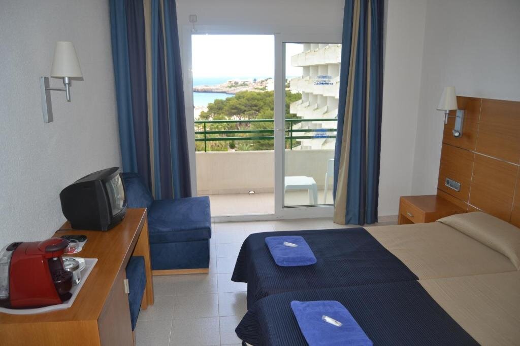 Habitación doble Superior con balcón y con vista al mar Hotel Club Cala Marsal