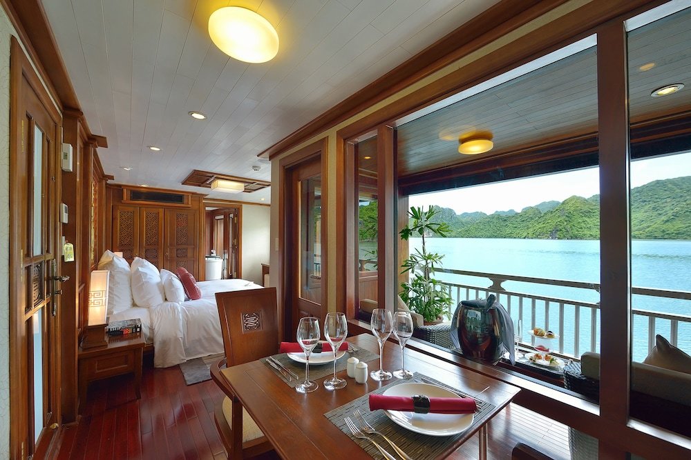 Superior Suite with balcony and with bay view Paradise Peak Cruise