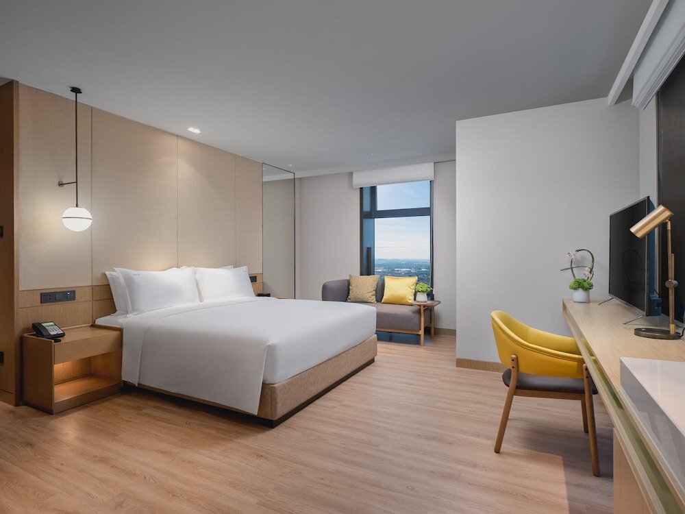 Номер Premium Holiday Inn Hotel and Suites Kunshan Huaqiao, an IHG Hotel