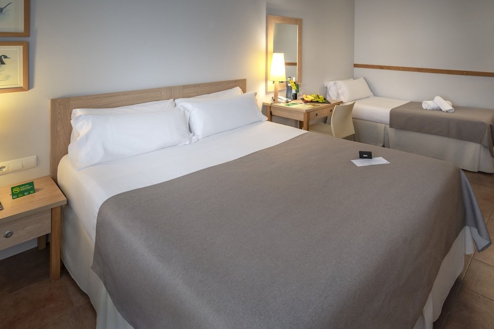 1 Bedroom Comfort Triple room Vilar Rural d'Arnes by Serhs Hotels